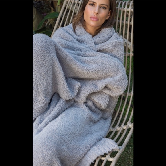 Barefoot Dreams Bedding Barefoot Dreams Cozychic Throw Blanket Poshmark